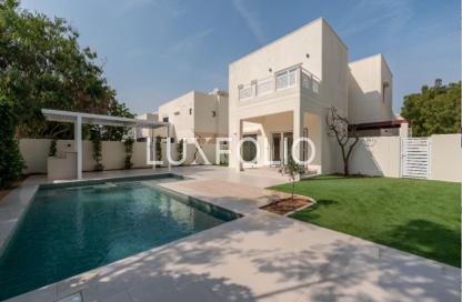 Villa - 5 Bedrooms - 4 Bathrooms for rent in Meadows 9 - Meadows - Dubai