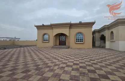 فيلا - 3 غرف نوم - 4 حمامات للايجار في الرفاع - رأس الخيمة