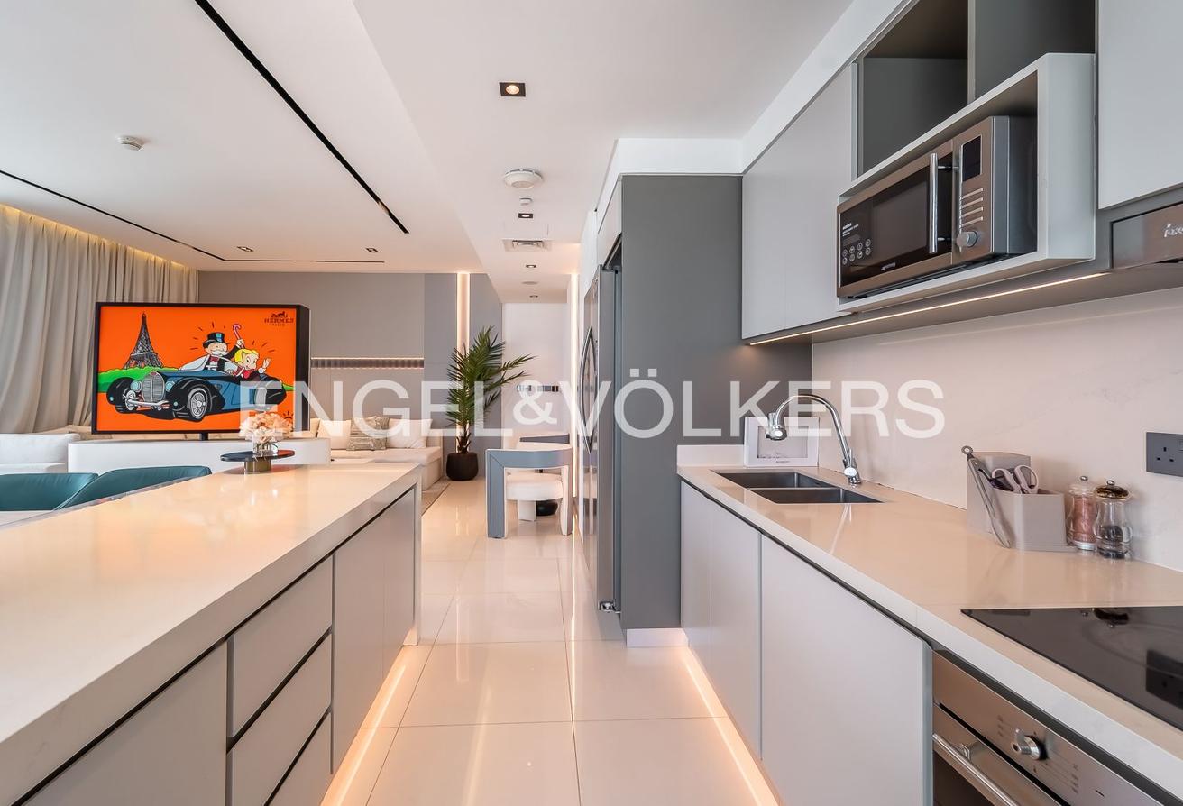 Fully Furnished I Upgraded I Marina View photo 3