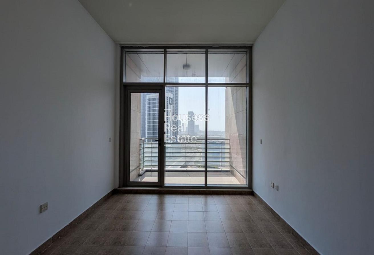 Spacious Layout | Mid Floor | Vacant photo 6