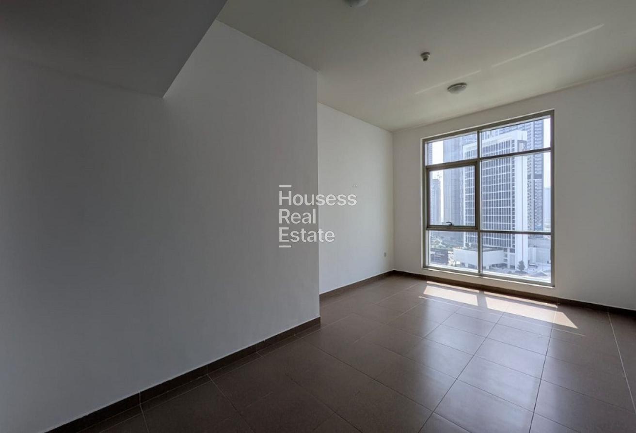 Spacious Layout | Mid Floor | Vacant photo 4