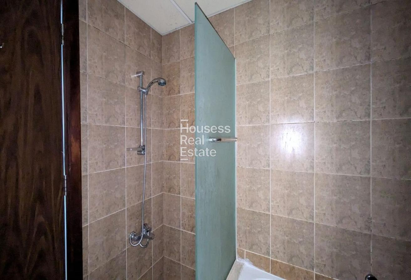 Spacious Layout | Mid Floor | Vacant photo 19
