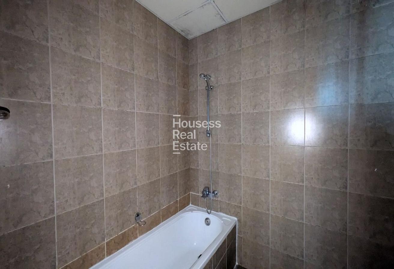 Spacious Layout | Mid Floor | Vacant photo 18