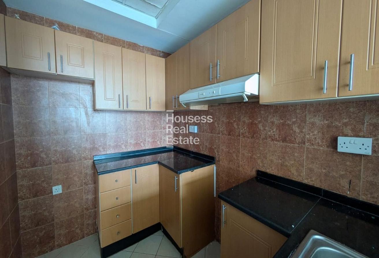 Spacious Layout | Mid Floor | Vacant photo 10