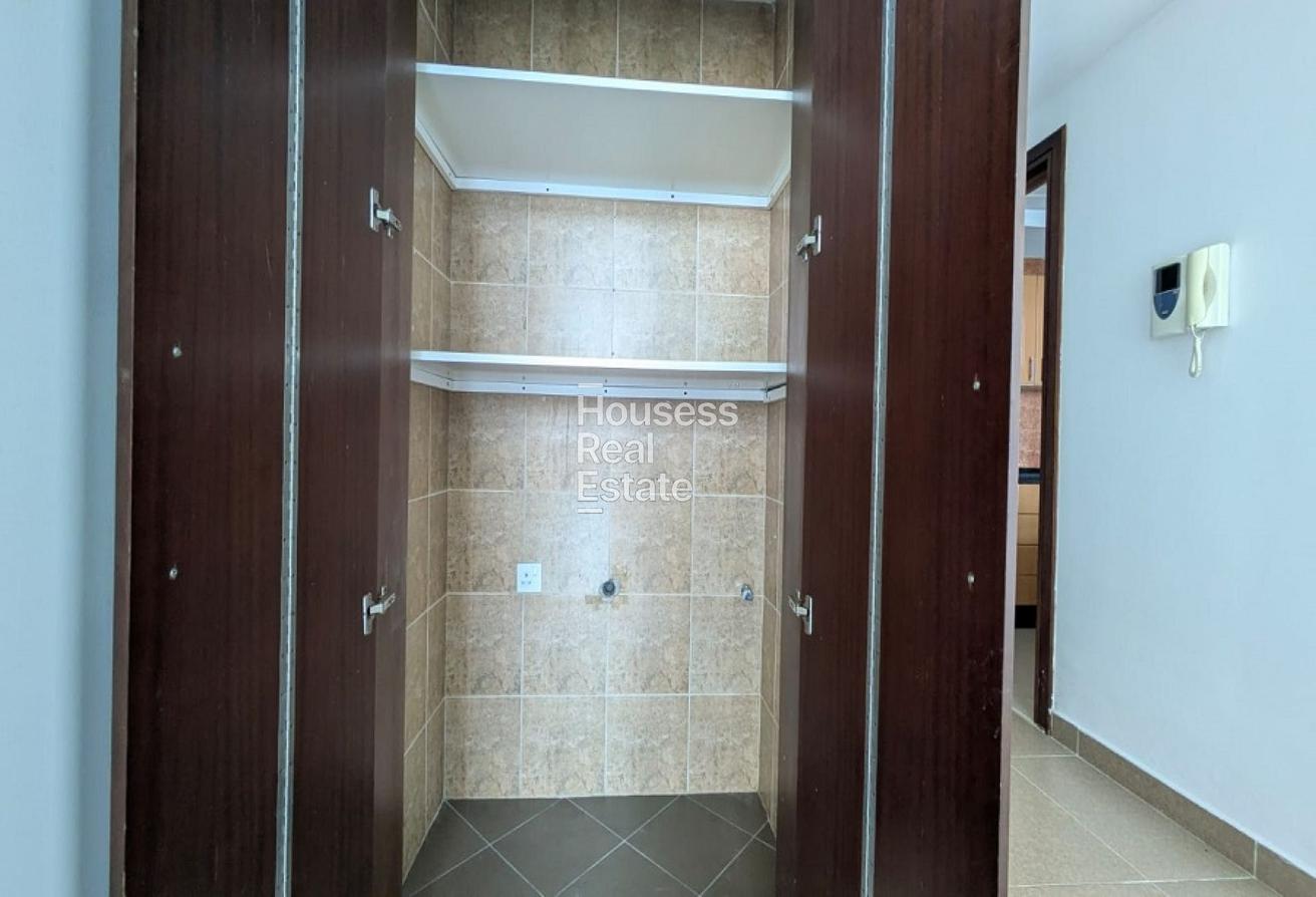 Spacious Layout | Mid Floor | Vacant photo 9