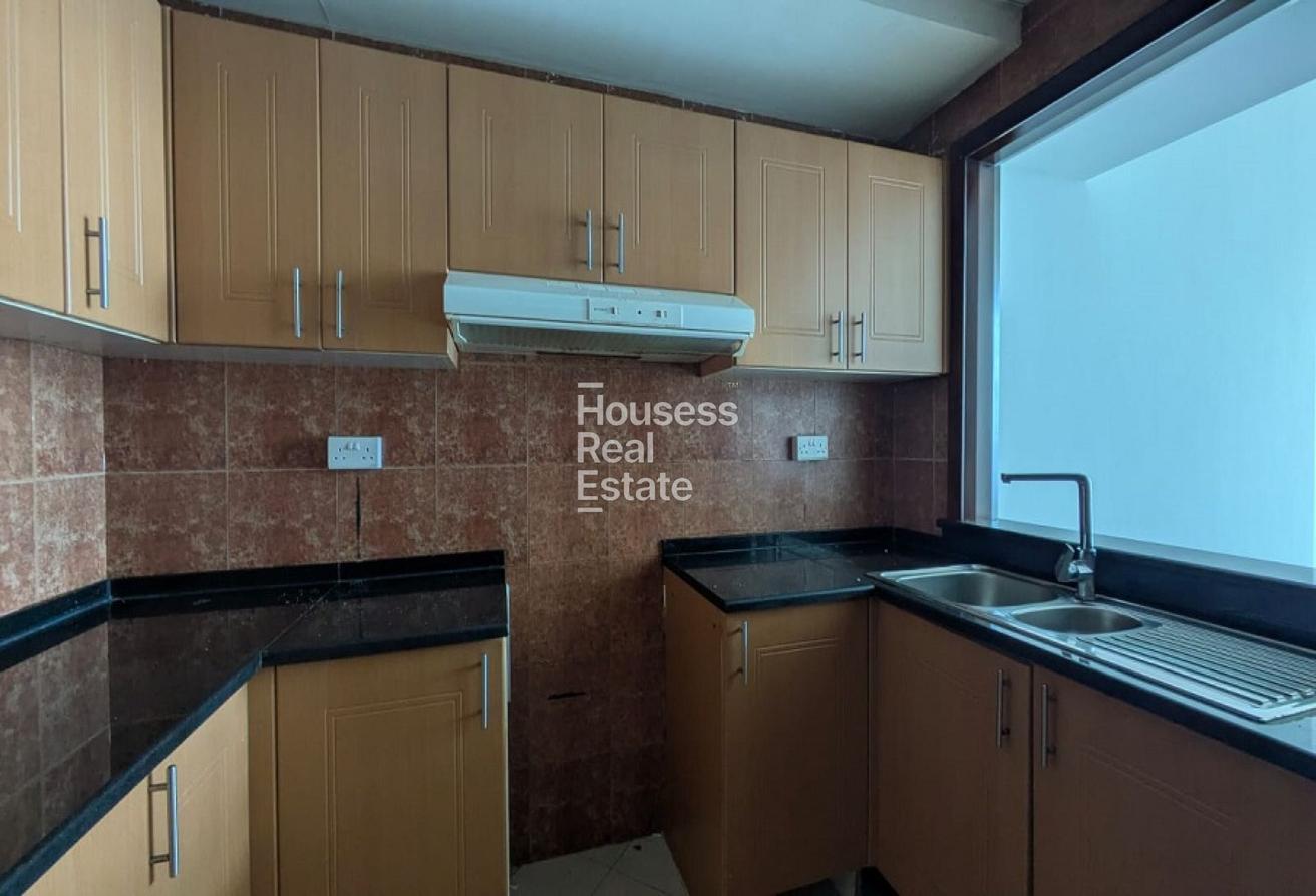 Spacious Layout | Mid Floor | Vacant photo 11