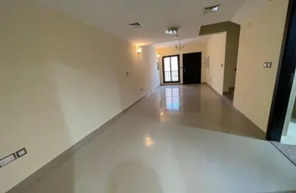 فيلا - 2 غرف نوم - 3 حمامات للايجار في المنطقة 8 - قرية هيدرا - أبوظبي