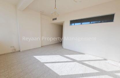 Apartment - 1 - 1 for rent in Al Majaz 2 - Al Majaz - Sharjah Apartment - 1 - 1 for rent in Al Majaz 2 - Al Majaz - Sharjah