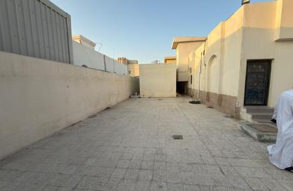 Villa - 5 - 5 for sale in Musheiref - Ajman Villa - 5 - 5 for sale in Musheiref - Ajman