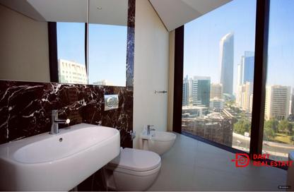 Apartment - 1 Bedroom - 2 Bathrooms for rent in Burj Mohammed Bin Rashid at WTC - Corniche Road - Abu Dhabi