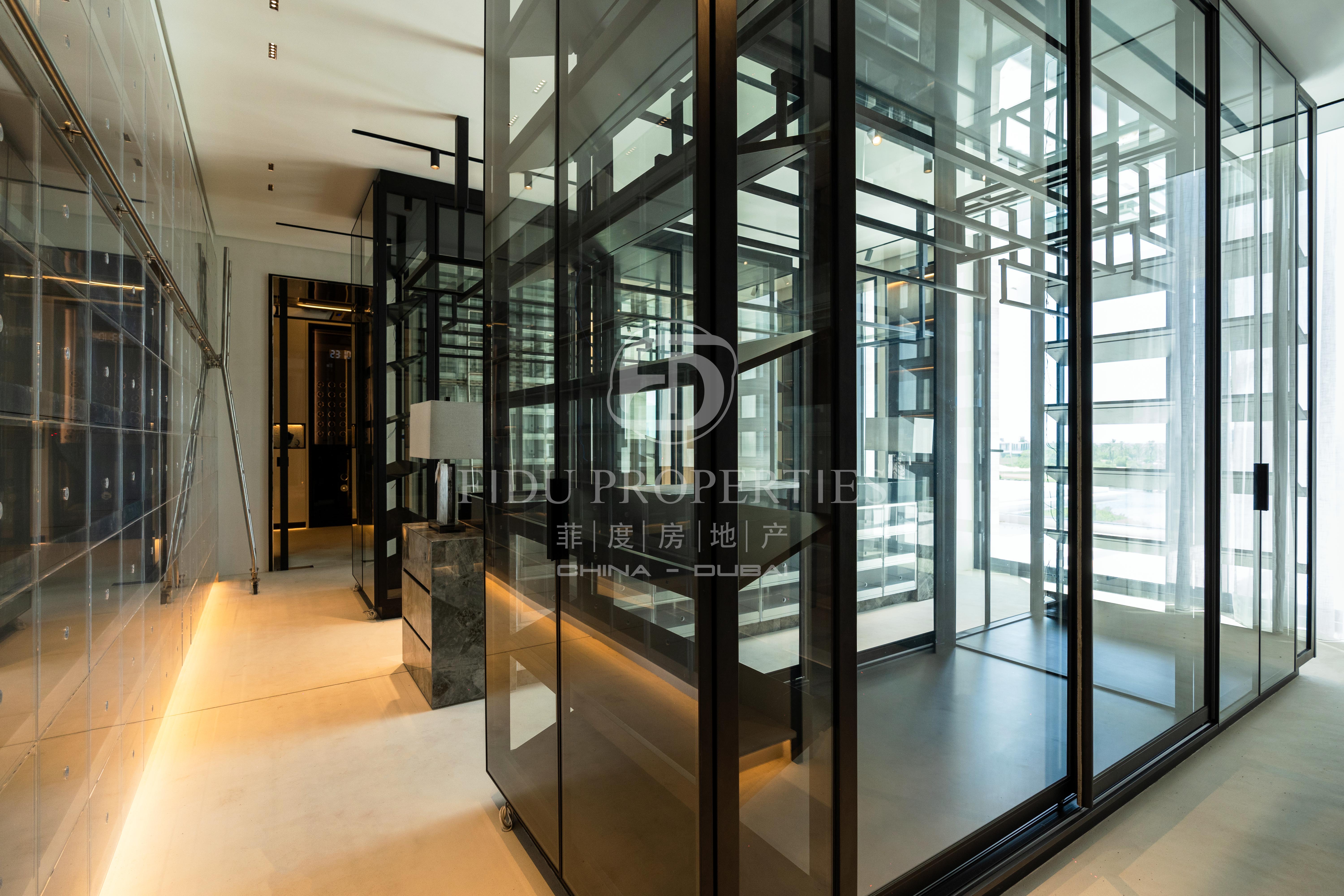 Custom Built 7 Bedrooms Mansion On The Golf Course