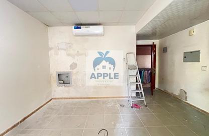 Apartment - Studio - 1 Bathroom for rent in Muwailih Building - Muwaileh - Sharjah
