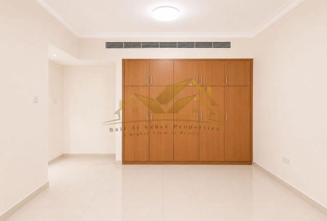 3-BR Apartment in Bur Dubai with Landmark Views