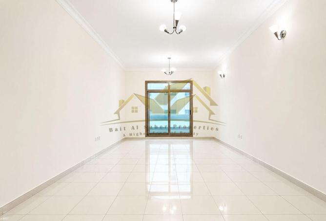 3-BR Apartment in Bur Dubai with Landmark Views photo 2