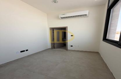 Villa - 5 Bedrooms - 7+ Bathrooms for rent in Al Aweer 1 - Al Aweer - Dubai