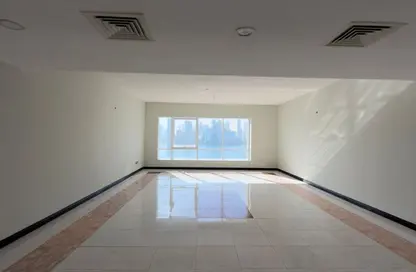 Apartment - 4 Bedrooms - 5 Bathrooms for rent in Al Majaz 1 - Al Majaz - Sharjah