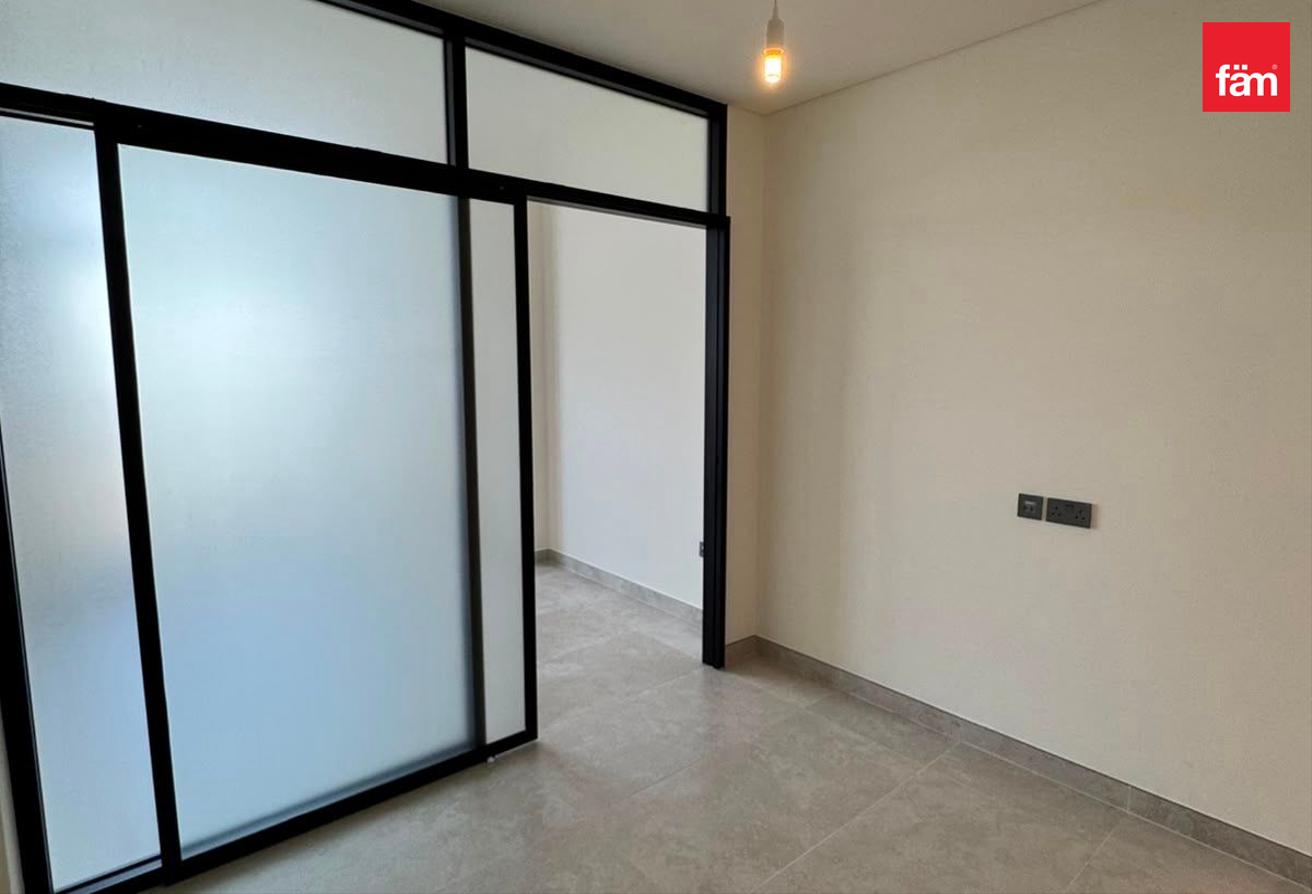 Smart Design | Spacious Layout | Bright photo 9