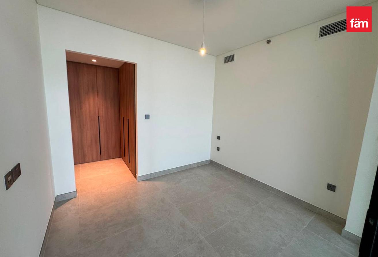 Smart Design | Spacious Layout | Bright photo 15