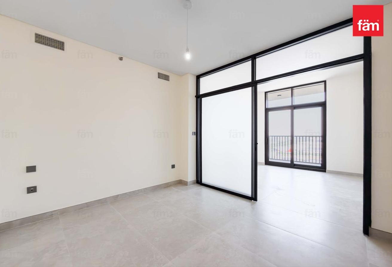Smart Design | Spacious Layout | Bright photo 8