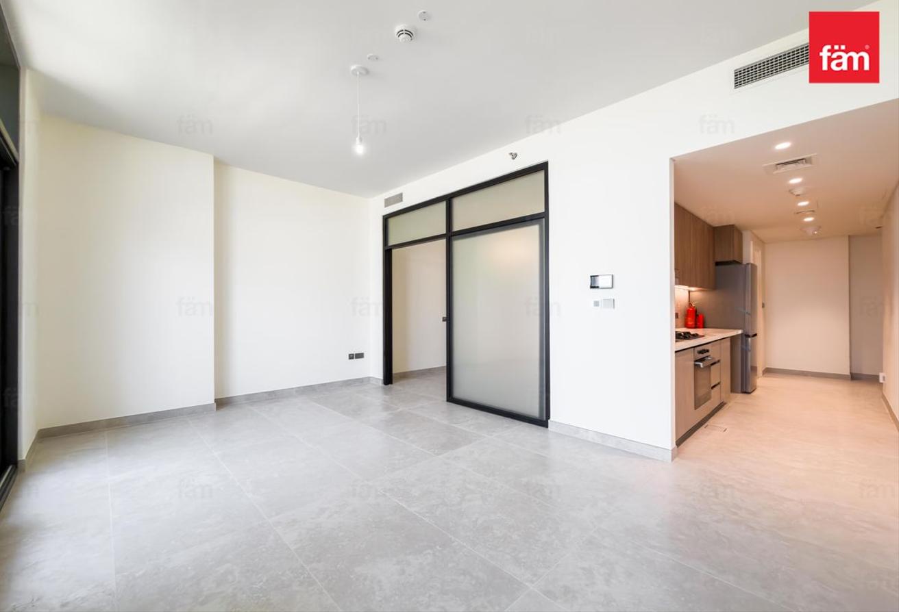 Smart Design | Spacious Layout | Bright photo 2