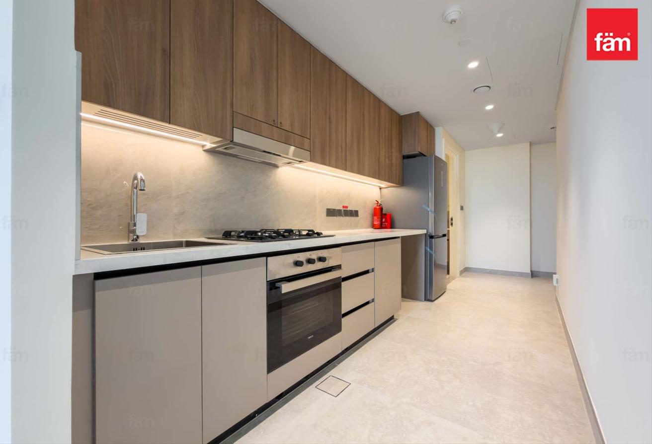Smart Design | Spacious Layout | Bright photo 12