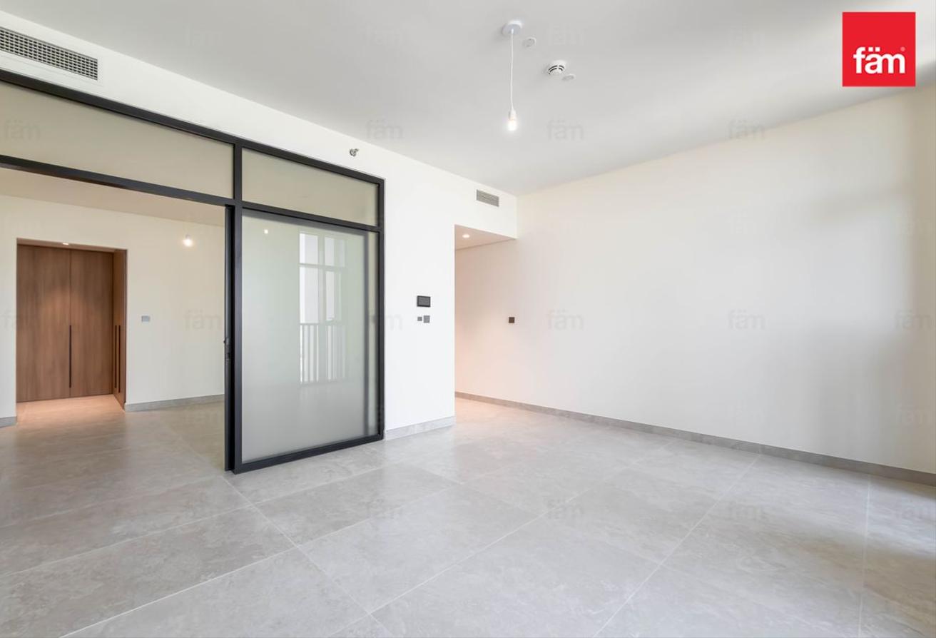Smart Design | Spacious Layout | Bright photo 7