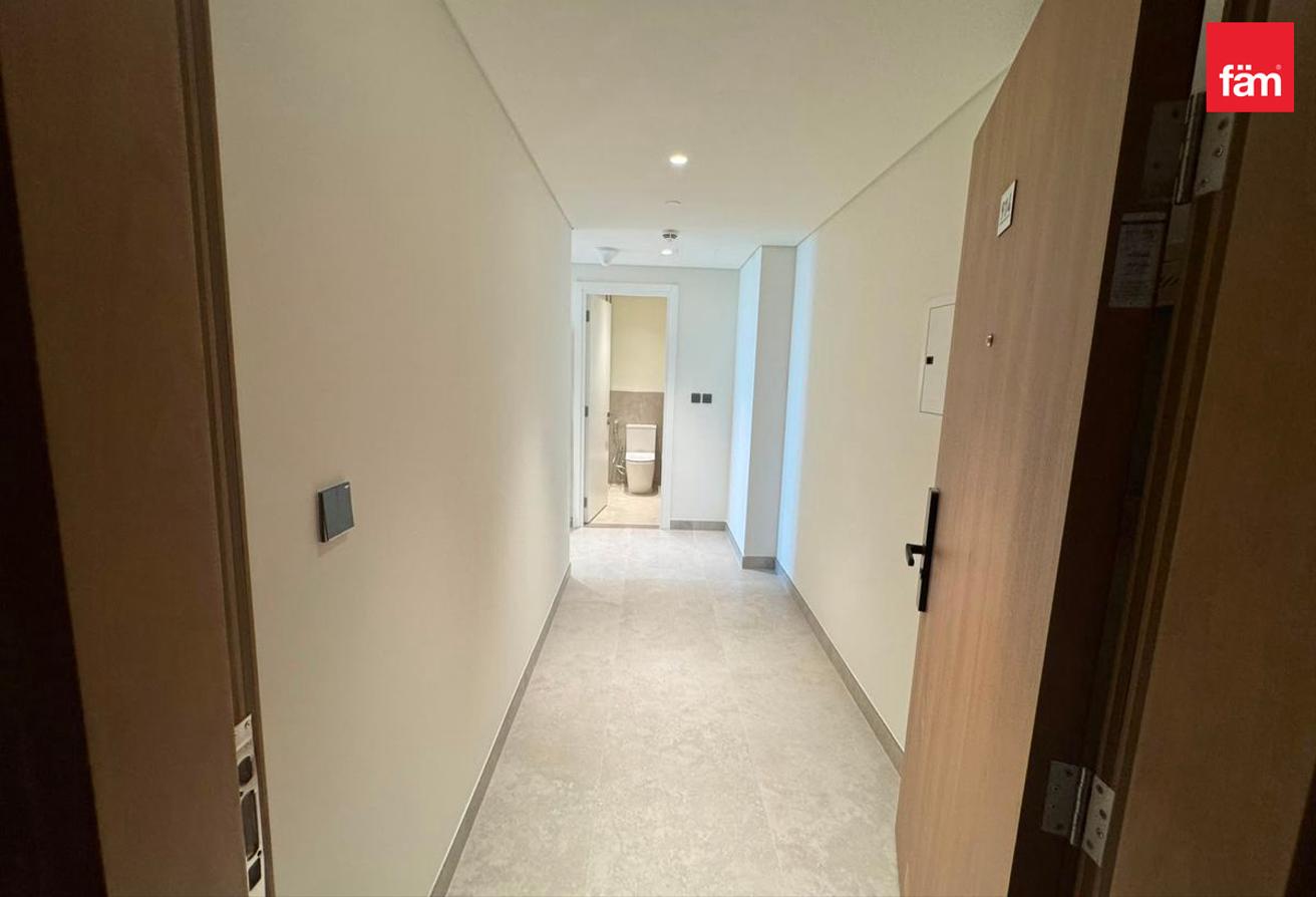 Smart Design | Spacious Layout | Bright photo 11
