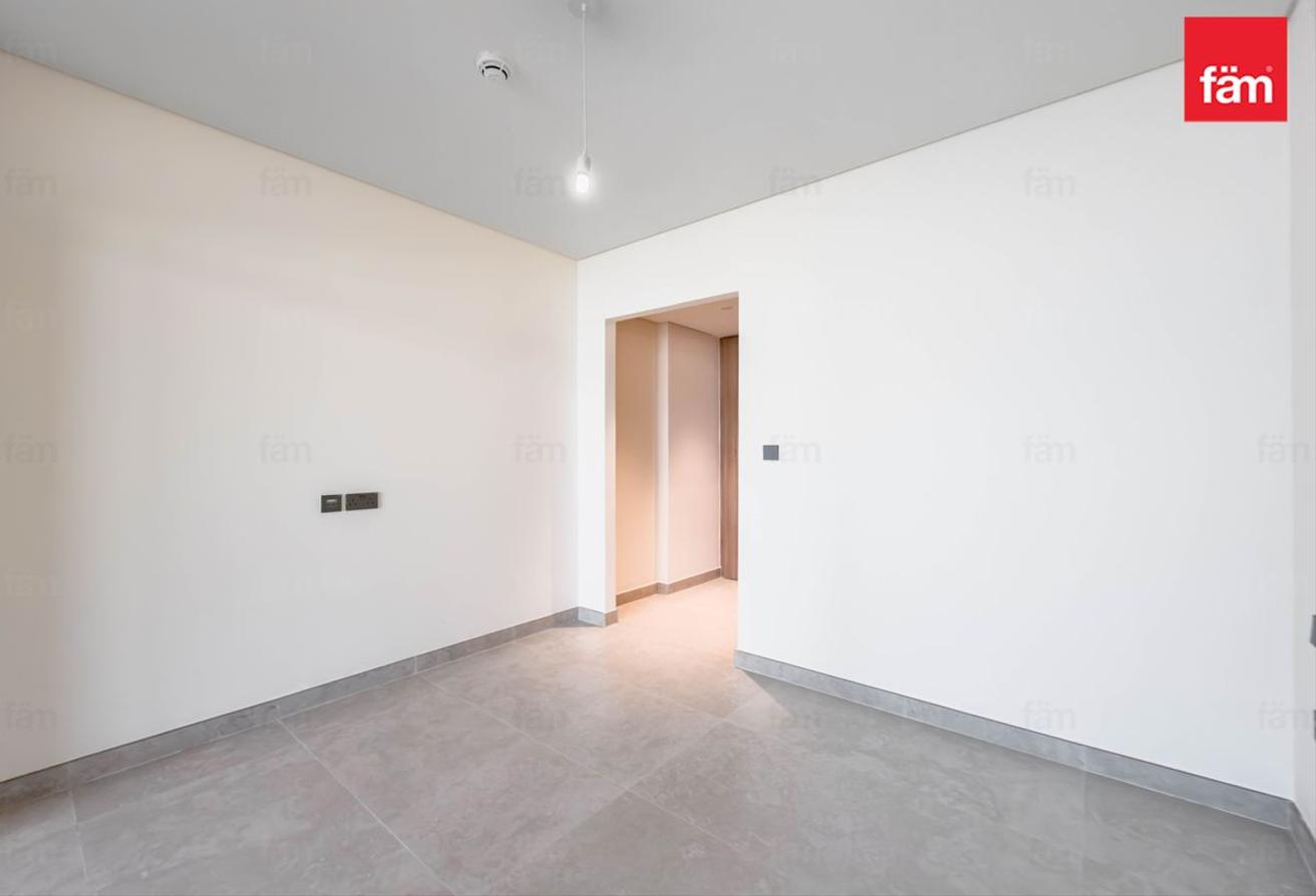 Smart Design | Spacious Layout | Bright photo 10