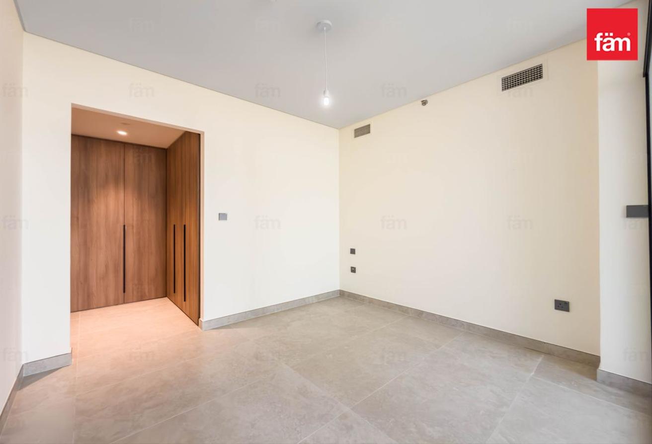 Smart Design | Spacious Layout | Bright photo 14
