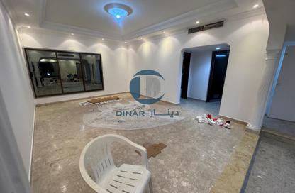 Villa - 4 Bedrooms - 5 Bathrooms for rent in Cornich Al Khalidiya - Al Khalidiya - Abu Dhabi Villa - 4 Bedrooms - 5 Bathrooms for rent in Cornich Al Khalidiya - Al Khalidiya - Abu Dhabi