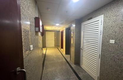 عمارة بالكامل - 8 غرف نوم - 8 حمامات للبيع في مجمع مويلح - تجارية مويلح - الشارقة
