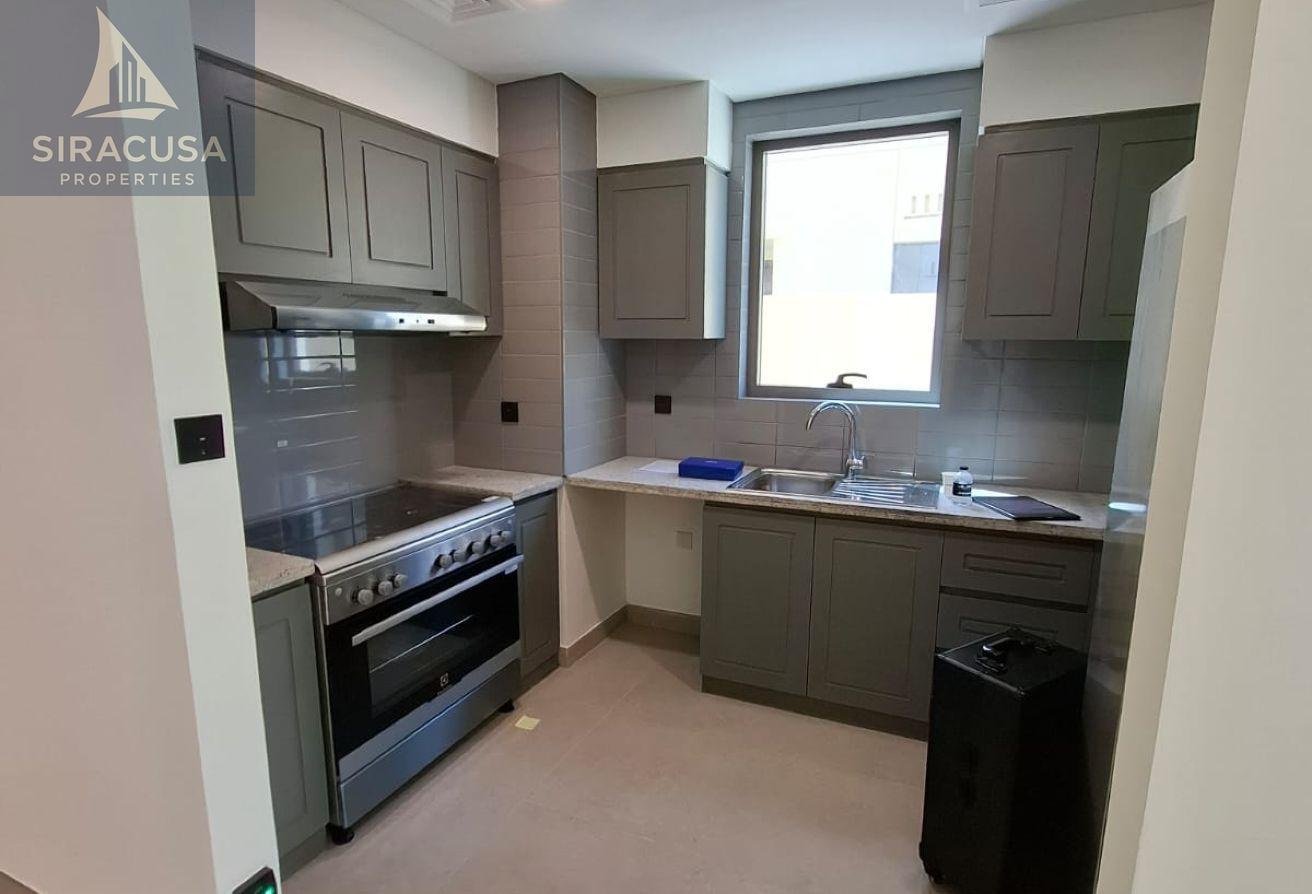 Single Row Villa | Prime Location | Ready To Move photo 3