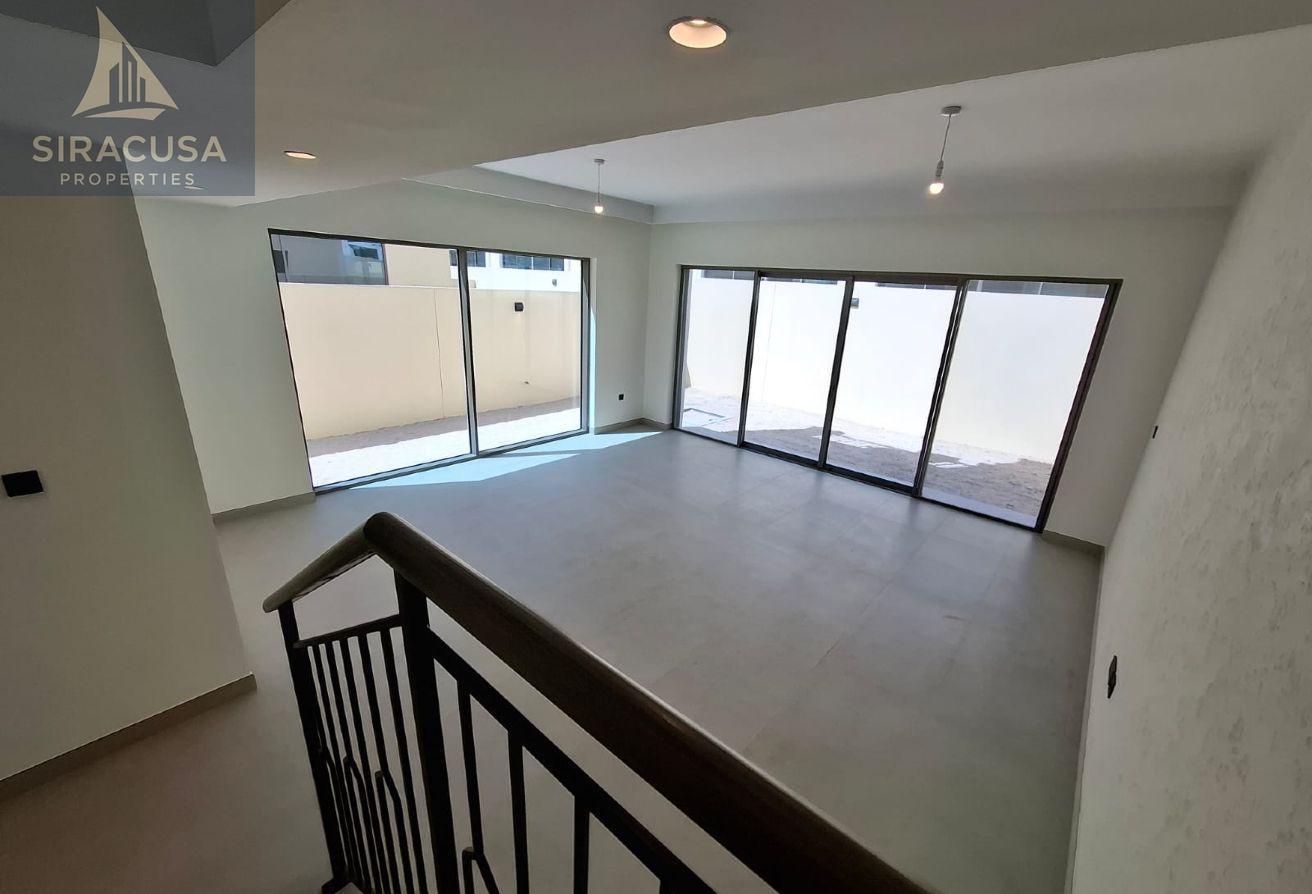 Single Row Villa | Prime Location | Ready To Move photo 5
