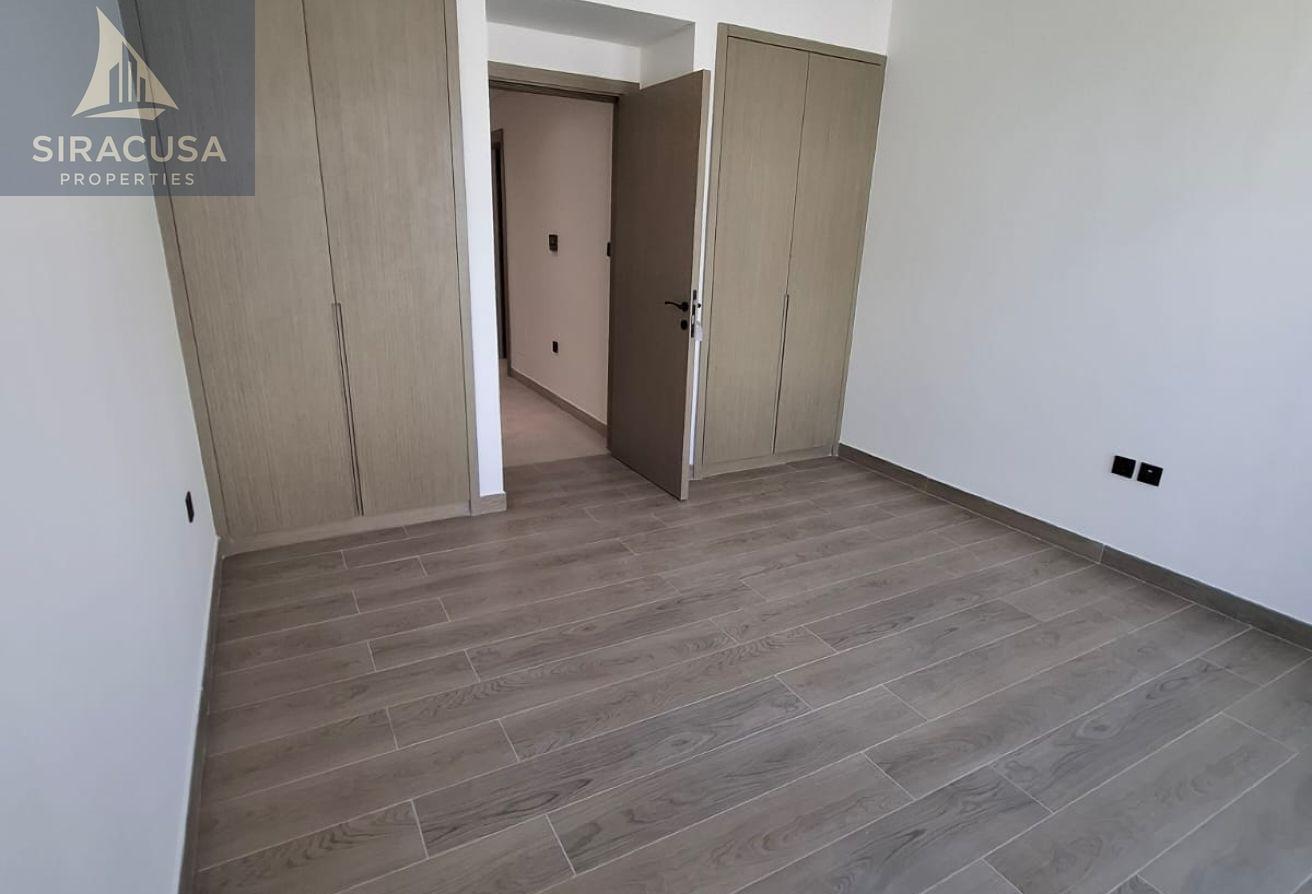 Single Row Villa | Prime Location | Ready To Move photo 8