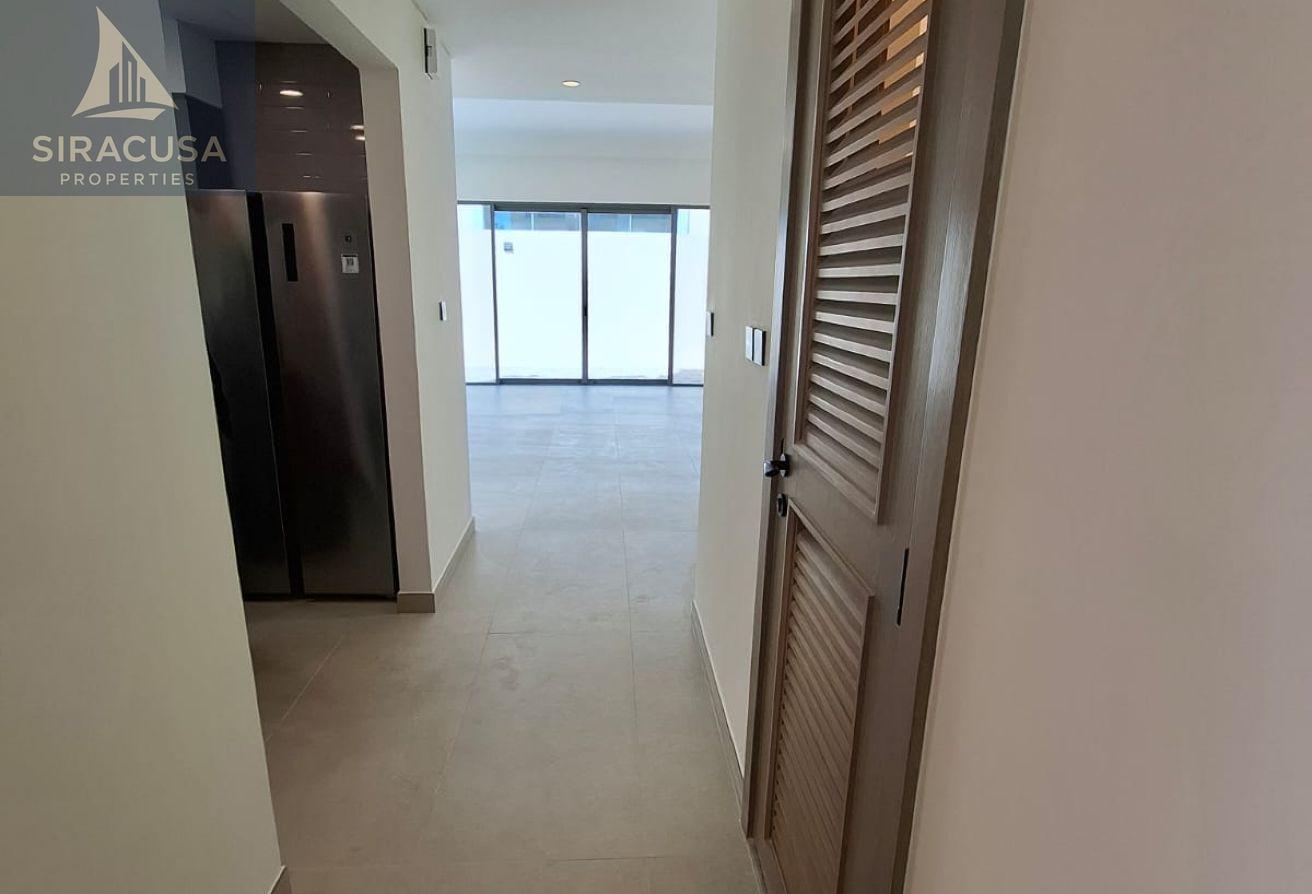 Single Row Villa | Prime Location | Ready To Move photo 12