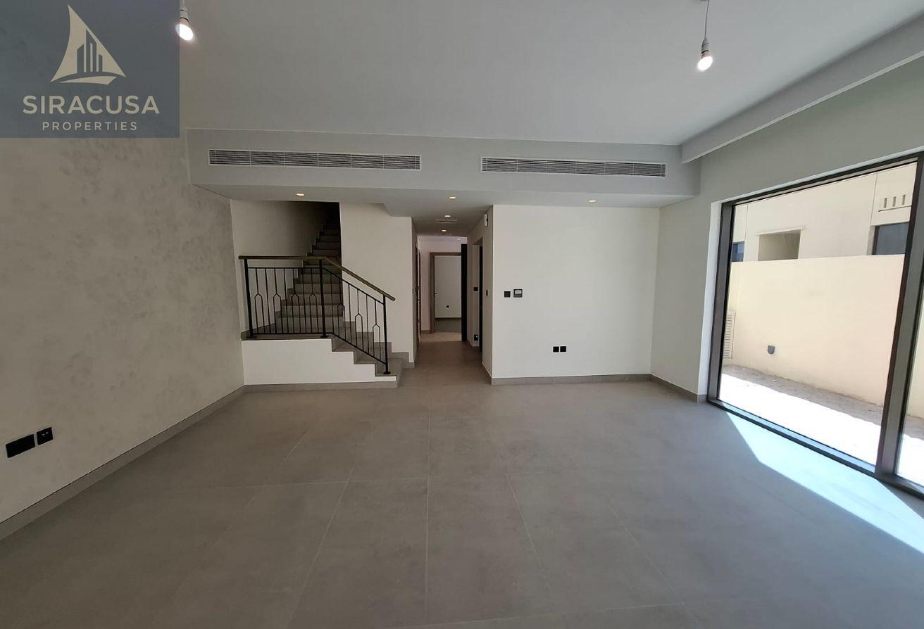 Single Row Villa | Prime Location | Ready To Move photo 2