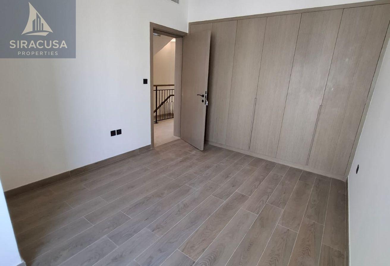 Single Row Villa | Prime Location | Ready To Move photo 10