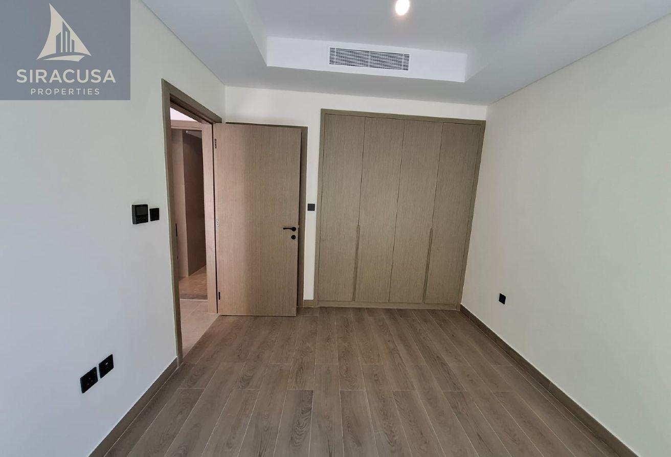 Single Row Villa | Prime Location | Ready To Move photo 9