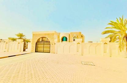 Villa - 7+ Bedrooms - 7+ Bathrooms for rent in Al Falaj - Al Riqqa - Sharjah