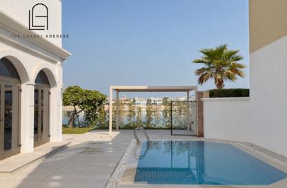 Villa - 4 - 5 for rent in Garden Homes Frond C - Garden Homes - Palm Jumeirah - Dubai