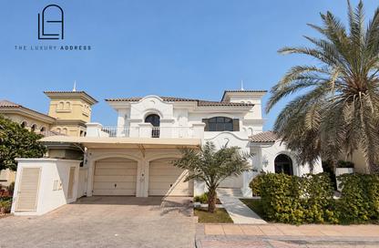 Villa - 4 - 5 for rent in Garden Homes Frond C - Garden Homes - Palm Jumeirah - Dubai