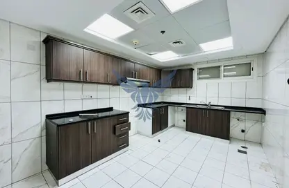 شقة - 2 غرف نوم - 3 حمامات للايجار في مجمع ار دي كي السكني - روضة أبو ظبي - أبوظبي