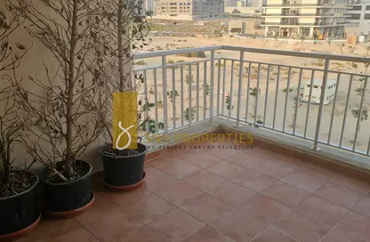 Apartment - 2 Bedrooms - 3 Bathrooms for rent in Mazaya 27 - Queue Point - Liwan - Dubai Land - Dubai