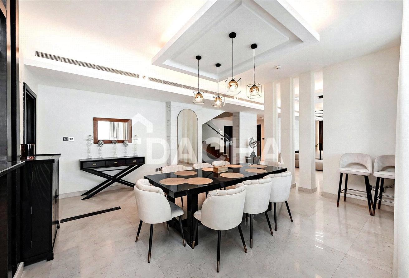 VACANT | LUXURIOUS | DUPLEX | SEA PALM VIEWS photo 8