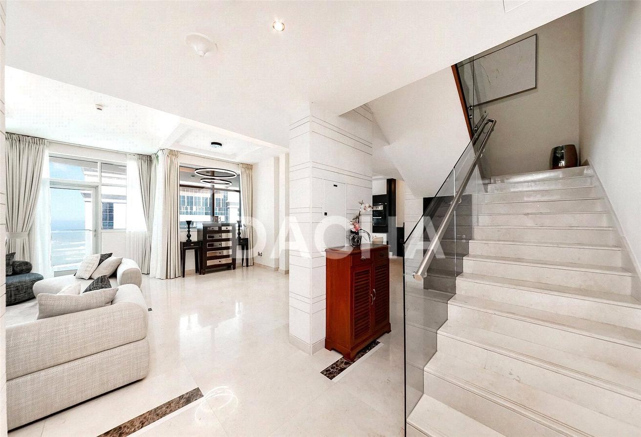 VACANT | LUXURIOUS | DUPLEX | SEA PALM VIEWS photo 11