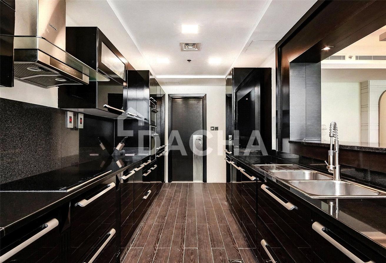 VACANT | LUXURIOUS | DUPLEX | SEA PALM VIEWS photo 10