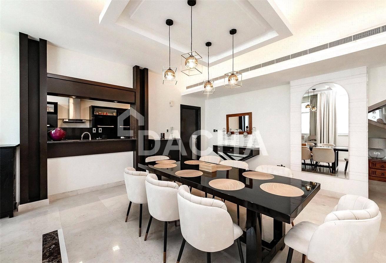 VACANT | LUXURIOUS | DUPLEX | SEA PALM VIEWS photo 9