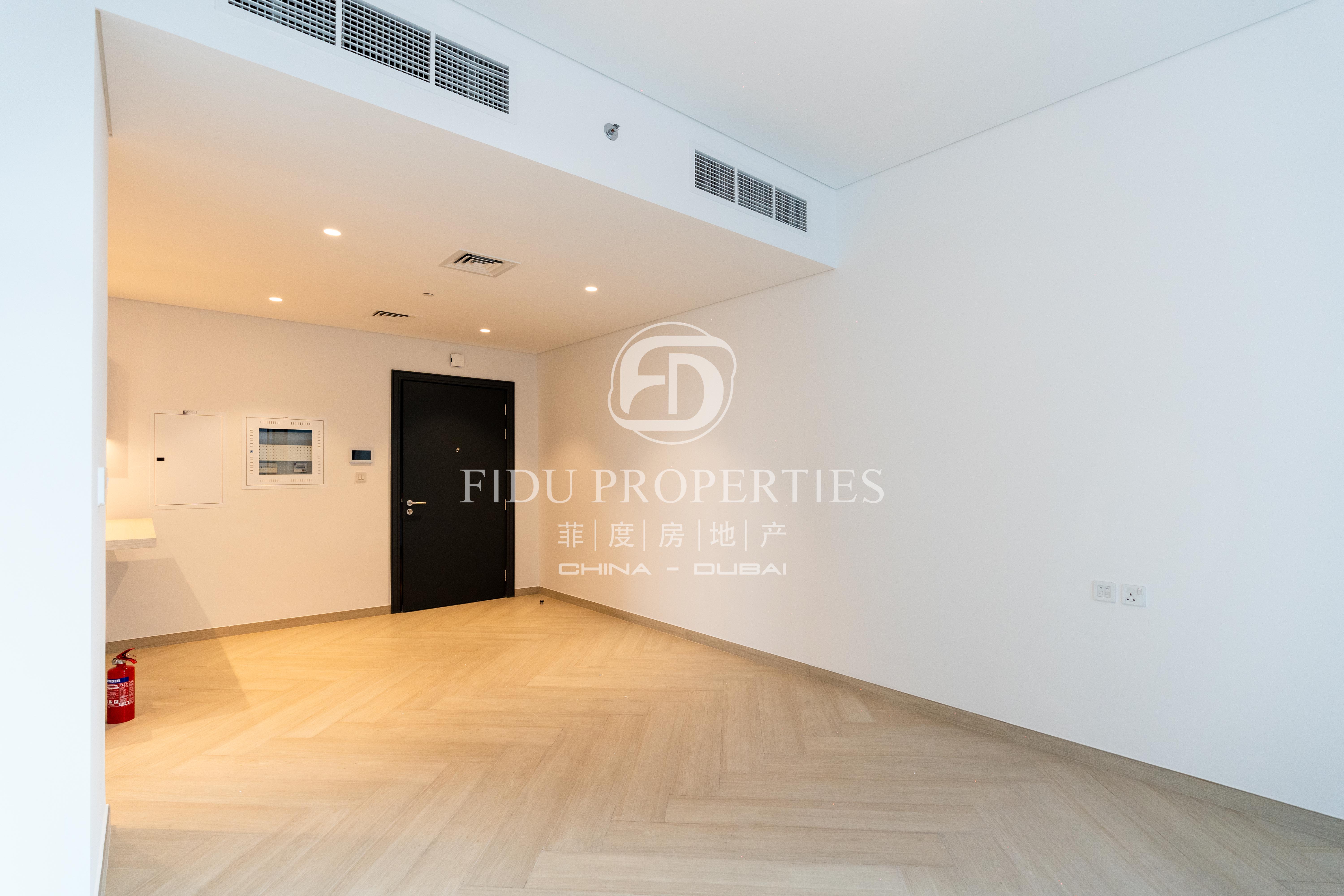 Exclusive | Ready Move In | Open-concept Design
