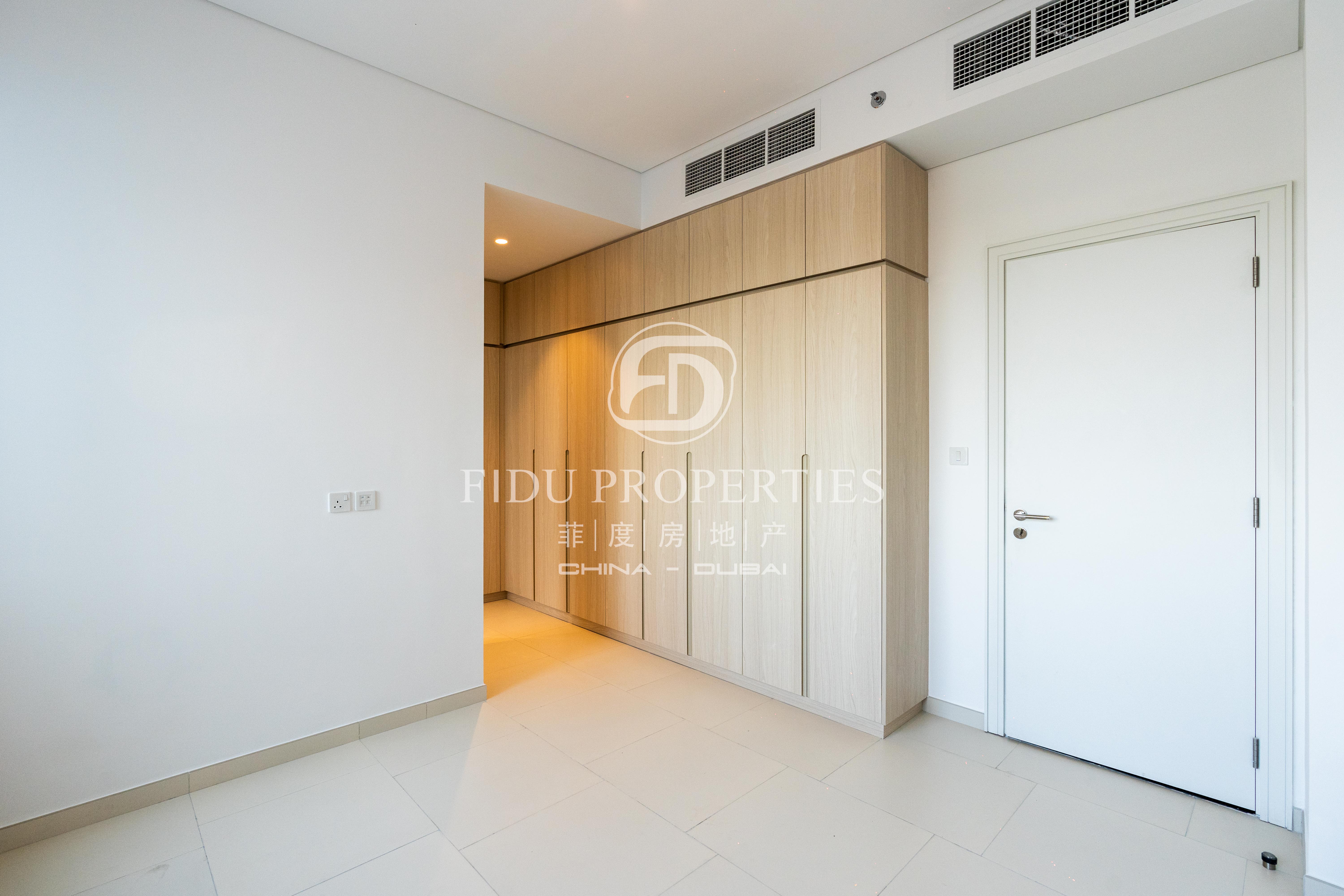 Exclusive | Ready Move In | Open-concept Design