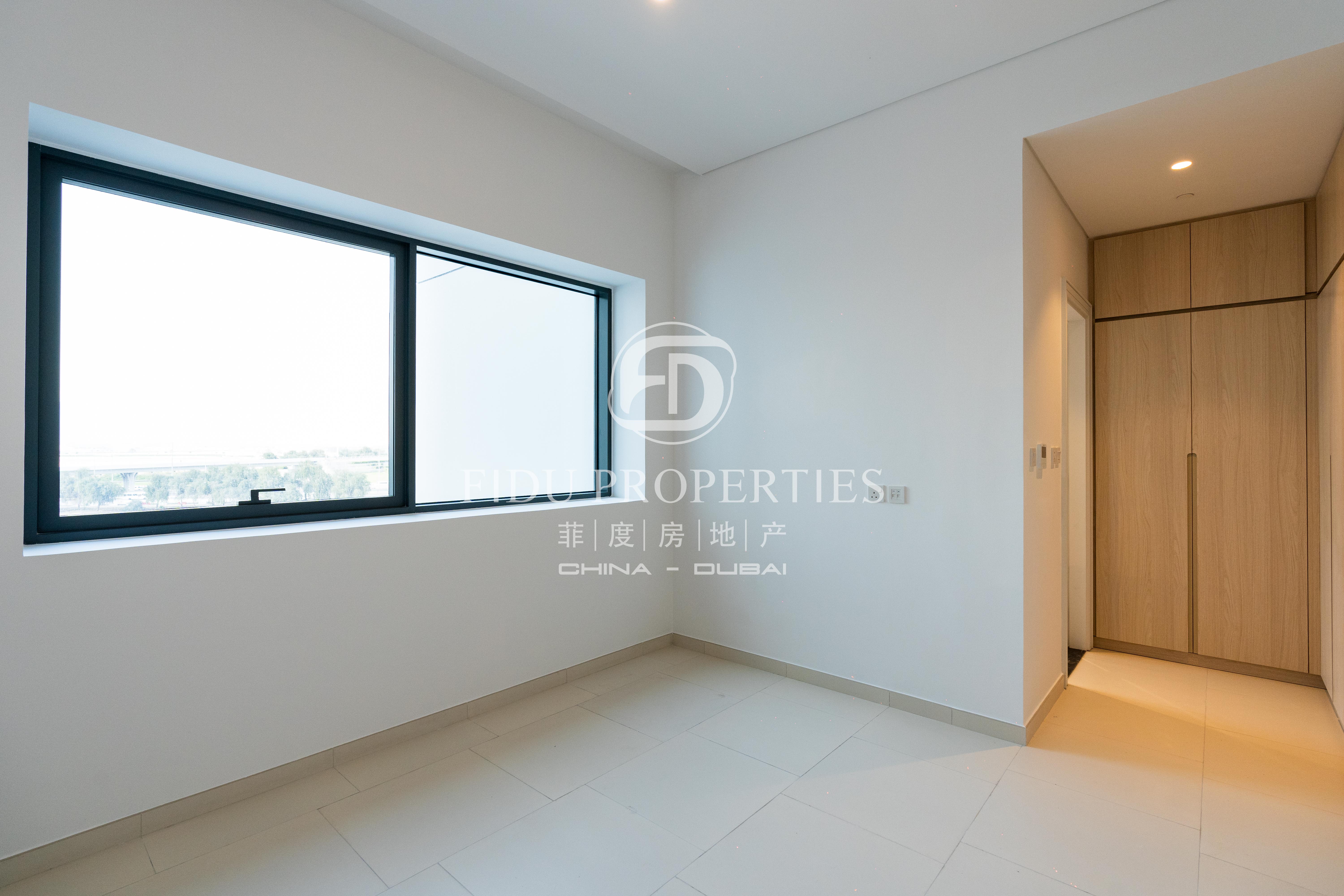 Exclusive | Ready Move In | Open-concept Design